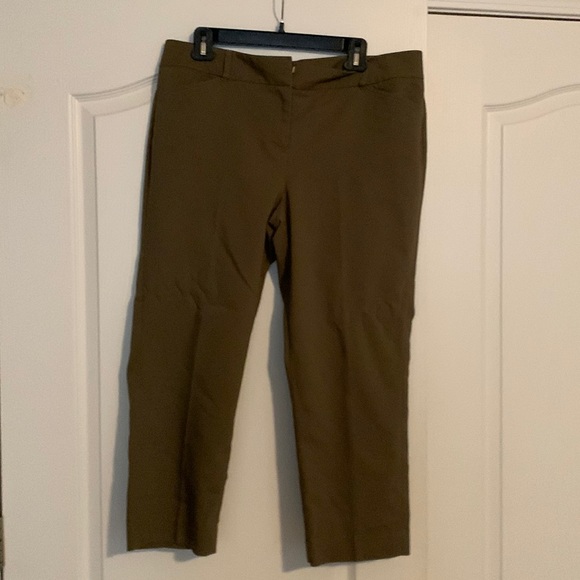 Chaus New York size 14 olive green cropped slacks - Picture 1 of 5